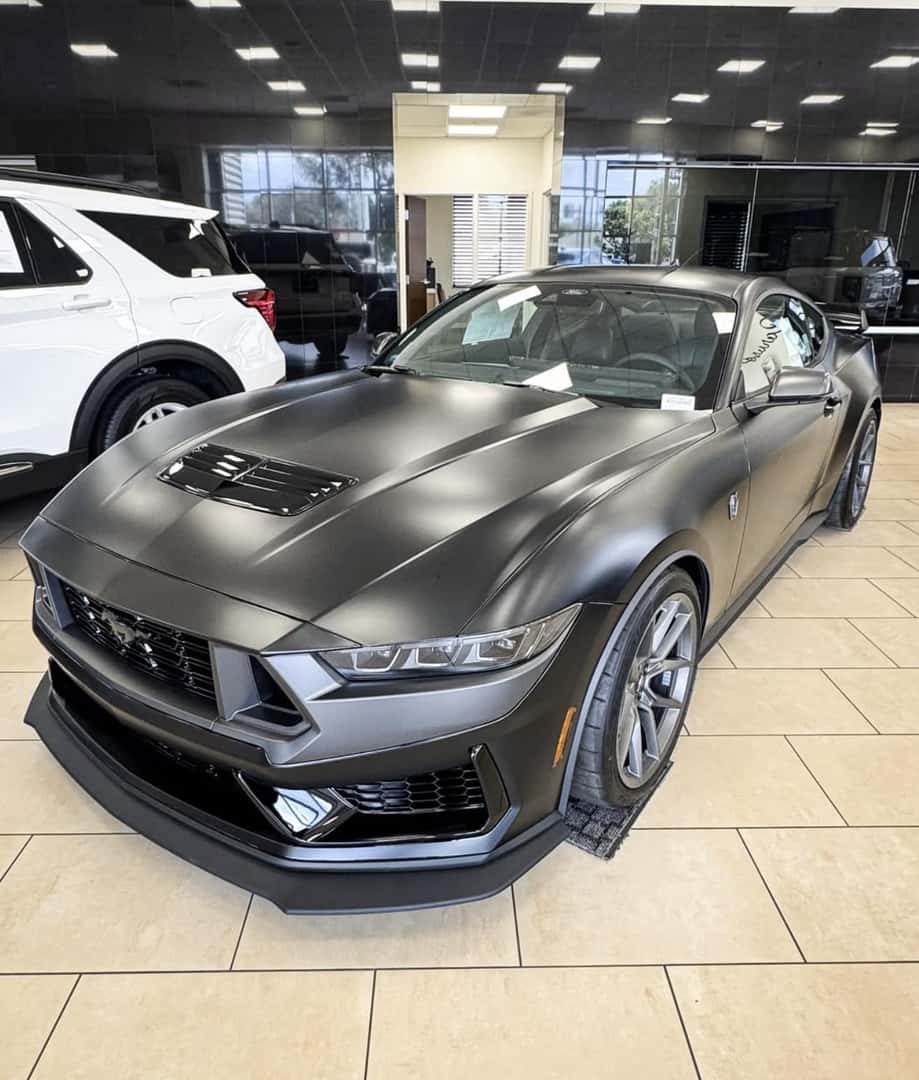 Caruso Ford Mustang Dark Horse