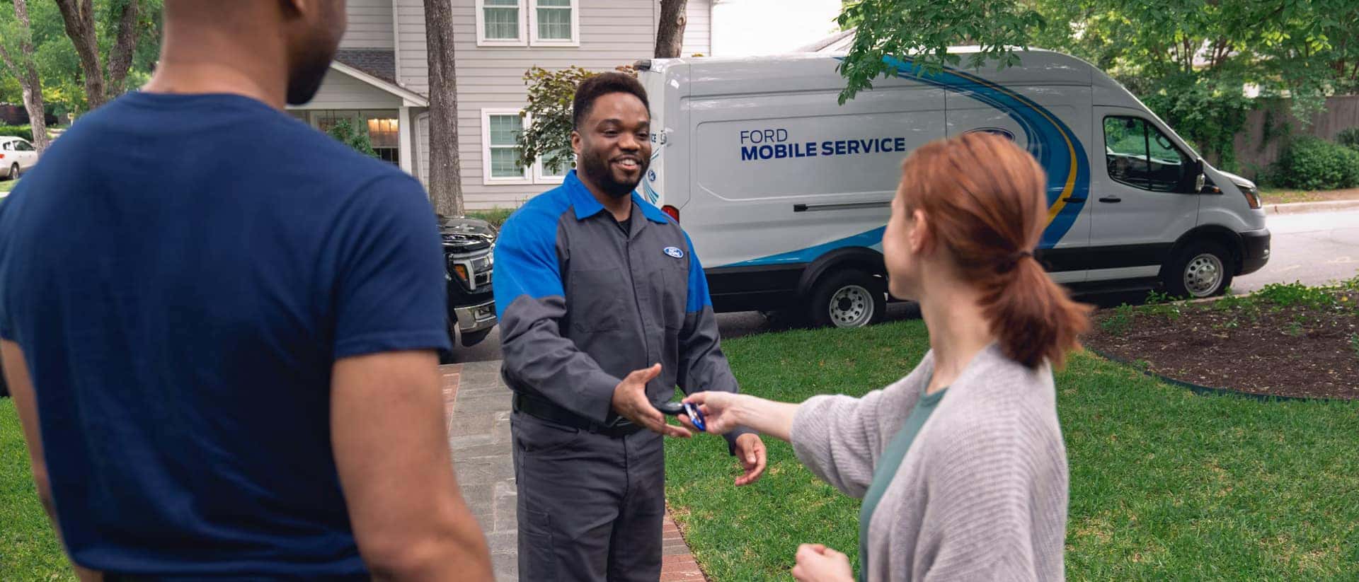 Ford mobile services getting the keys from a woman.