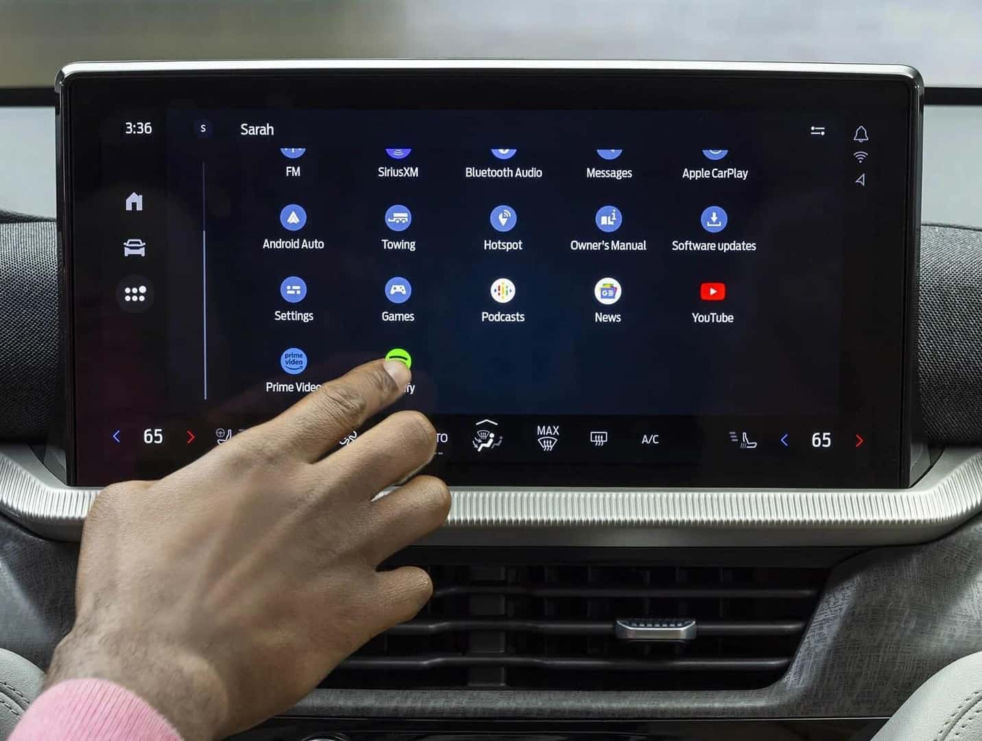 Hand Ford Touchscreen